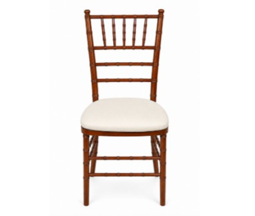 Cadeira tiffany de madeira com acento off white